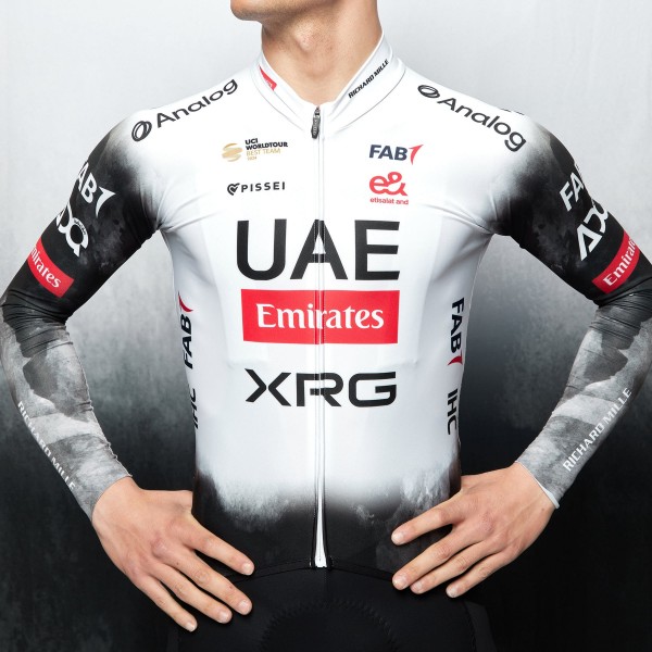 Heren UAE Team Emirates 2025 Primapelle Pissei shirt met lange mouwen Heren UAE Team Emirates 2025 Primapelle Pissei shirt met lange mouwen
