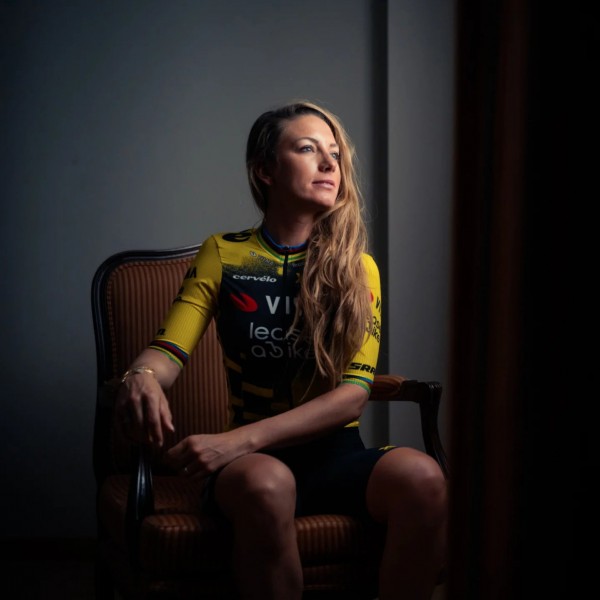 Dames Fietskleding Team Visma Lease a Bike 2025 The Wingbeat damesshirt